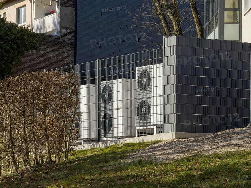 Three heat pumps as a cascade behind a privacy screen in Remscheid, Germany