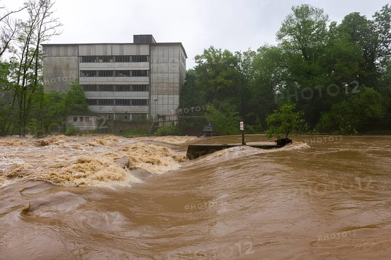 Symbolic image extreme weather, global warming, climate change, flood, flooded weir in Remseck an der Rems, mill, Rems valley, Remseck an der Rems, Baden-Württemberg, Germany