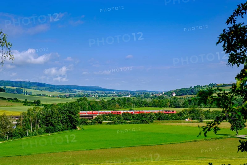 German railway, train from Nagelberg near Treuchtlingen to the Altmühltal, Middle Franconia, Franconia, Bavaria, Germany