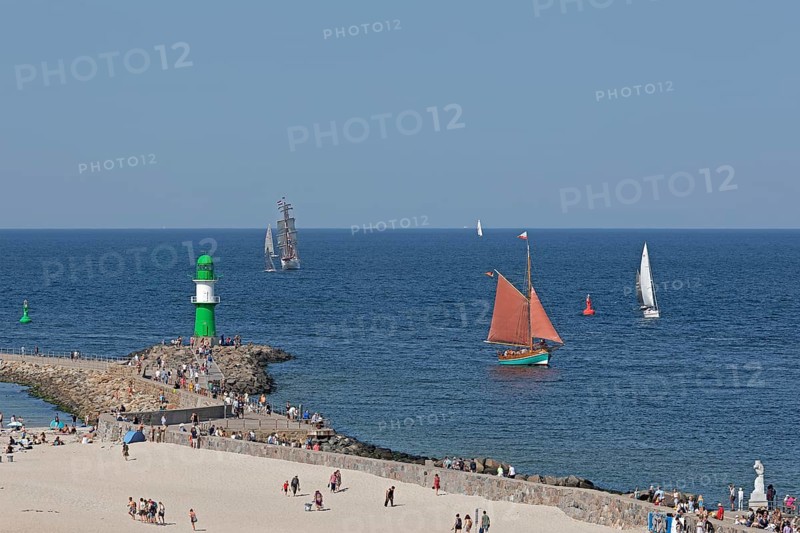 Sailing ships, pier lights, Unterwarnow, Hanse Sail, Warnemünde, Rostock, Mecklenburg-Western Pomerania, Germany