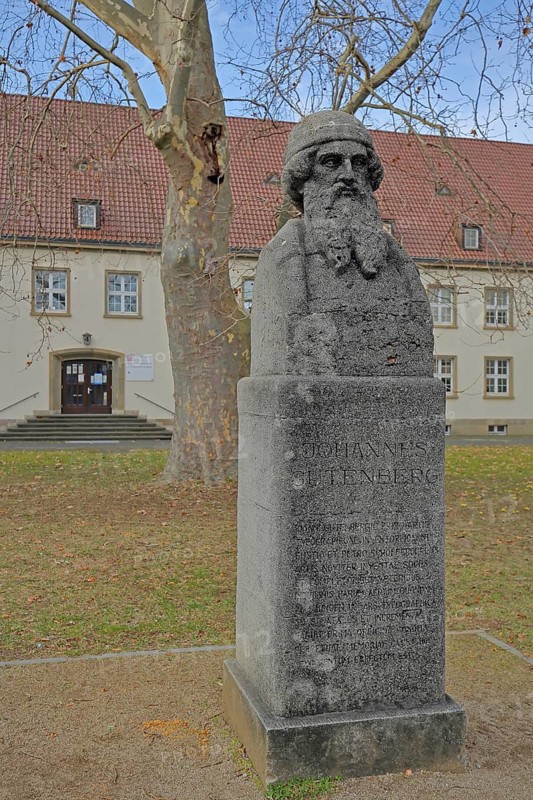 Gutenberg bust by unknown artist 1925, 1950, monument to Johannes Gutenberg, bust, stone, Campus Art Landscape, Mainz, Rhine-Hesse region, Rhineland-Palatinate, Germany