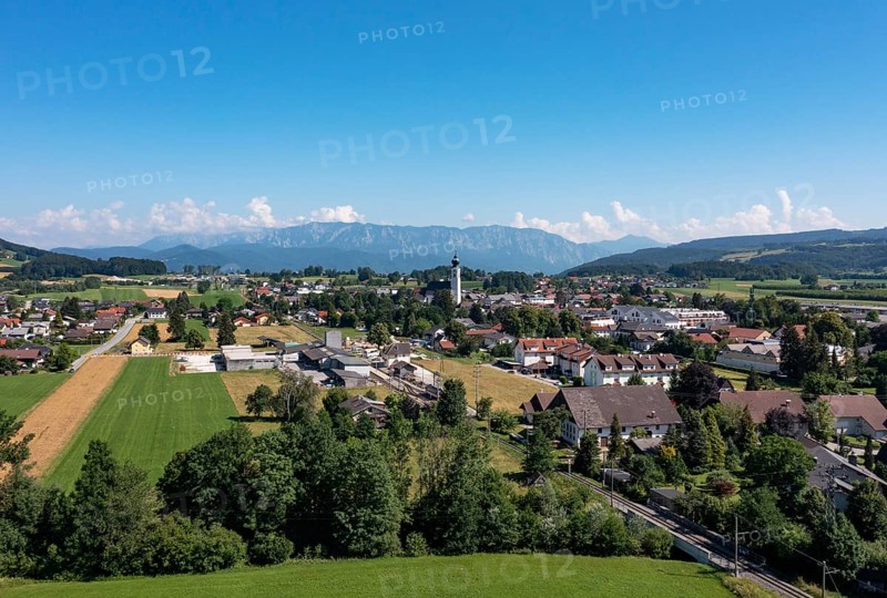 Drone shot, panorama shot, agricultural landscape, Sankt Georgen im Attergau, Salzkammergut, Hausruckviertel, Upper Austria, Austria
