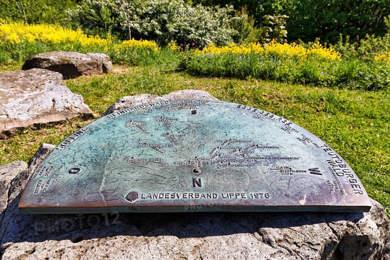 Compass rose, wind rose, view of mountain peak, Köterberg, Lügde, Weserbergland, North Rhine-Westphalia, Germany
