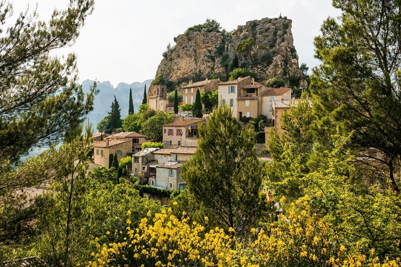Picturesque mountain village, La Roque-Alric, Dentelles de Montmirail, Département Vaucluse, Provence, Provence-Alpes-Côte dAzur, France