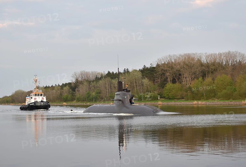 Submarine U33, Submarine sailing in the Kiel Canal, NOK, Kiel Canal, Schleswig-Holstein, Germany