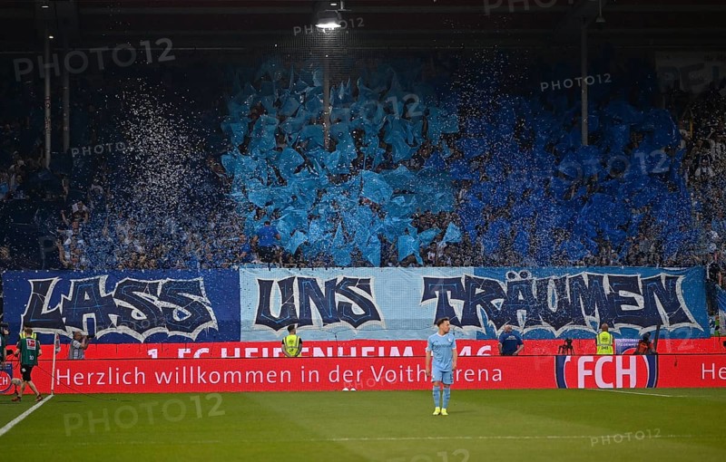 Choreo, choreography, fan action fan block VfL Bochum, banner LASS UNS TRÄUMEN, Voith-Arena, Heidenheim, Baden-Württemberg, Germany
