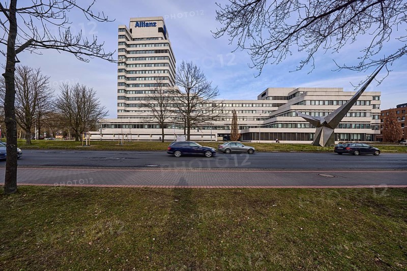 Allianz-Hochhaus, architect Arno J. L. Bayer, commercial building, modern architecture, skyscraper, steel angel, sculptor Erich Hauser, steel sculpture, bare winter trees, diffuse light, pale blue cloudy sky, Brühlstraße, Hanover, state capital, Hanover region, Lower Saxony, Germany