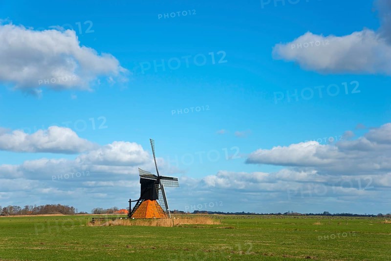 De Jansmolen or De Modden, hollow mill, Rijksmonumenten, Goengahuizen, Goëngahuizen, Goaiïngahuzen, Friesland, Fryslân, Netherlands, mill