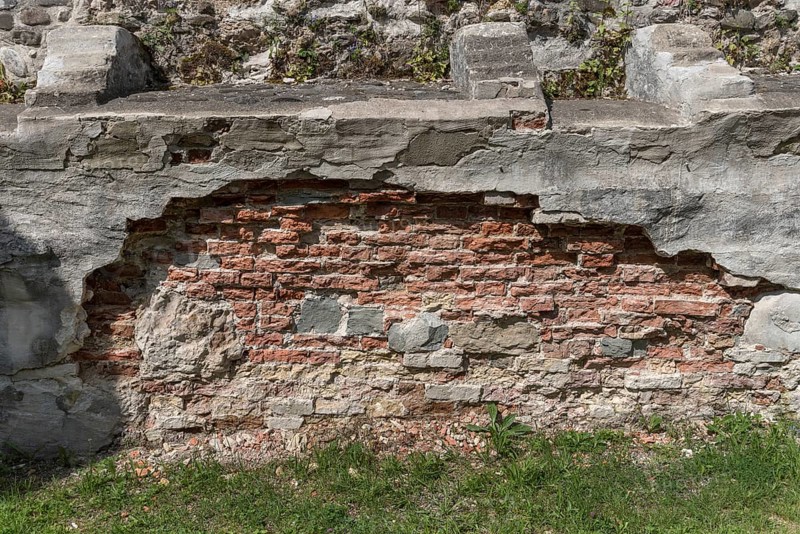 Damage to the walls of the Alt-Trauchburg castle ruin, 13th century. The ruin is one of the best preserved in the Allgäu, Weitnau-Alttrauchburg, Bavaria, Germany
