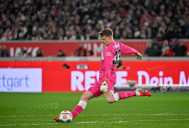 Goalkeeper Alexander Nuebel VfB Stuttgart (33) Action Football Bundesliga, MHPArena, MHP Arena Stuttgart, Baden-Württemberg, Germany