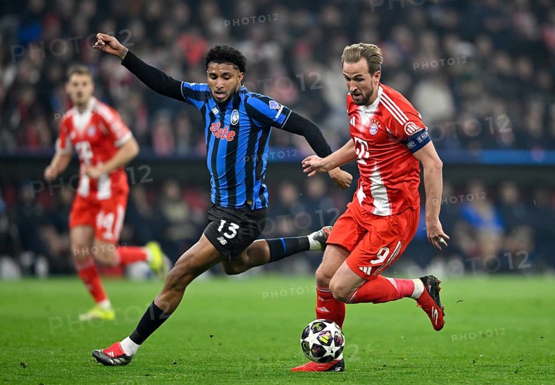 Duel, action Harry Kane FC Bayern Munich FCB (09) vs Ederson Atalanta BC Bergamo (13) football, Champions League, Allianz Arena, Munich, Bavaria, Germany