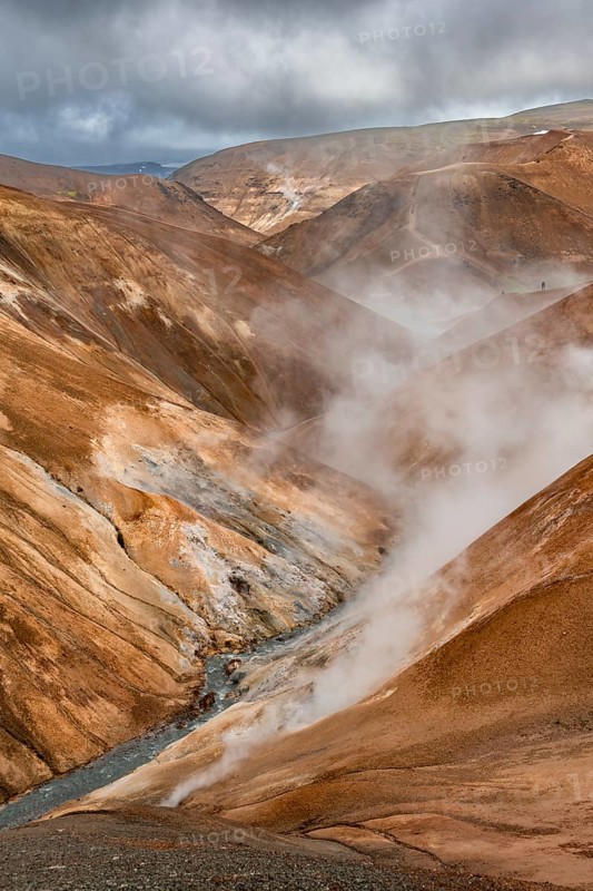 Steaming stream between colourful rhyolite mountains, Hveradalir geothermal area, Kerlingarfjöll, Icelandic highlands, Iceland
