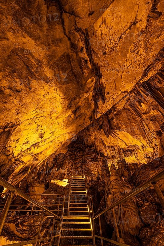 The cave is located about 11 kilometres from Alanya on the western slope of Cebeli Reis Mountain, 232 metres above sea level. The 360m long and 10-15m wide cave consists of four galleries. There are numerous stalactite, stalagmite and travertine formations in the cave. At the end of the cave there is a small lake with an area of approx. 200 square metres., Alanya, Antalya, Turkey
