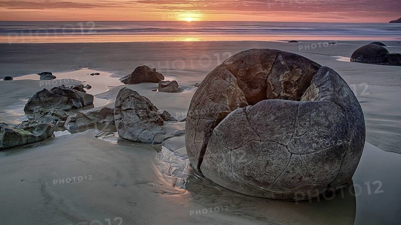 New Zealand, Moeraki Boulders, Otago, Moeraki, stone spheres, South Island, New Zealand