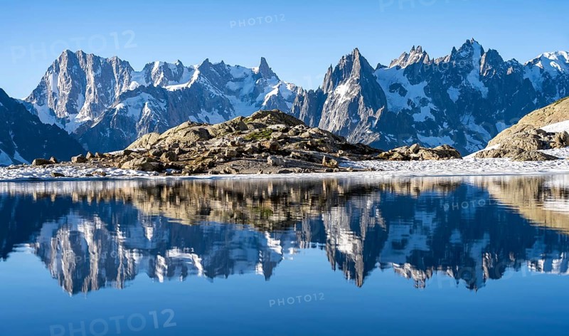 Mountain landscape in morning light, reflection in Lac Blanc, mountain peaks, Aiguille Verte, Grandes Jorasses, Aiguille du Moine, Mont Blanc, Mont Blanc Massif, Chamonix-Mont-Blanc, Haute-Savoie, France
