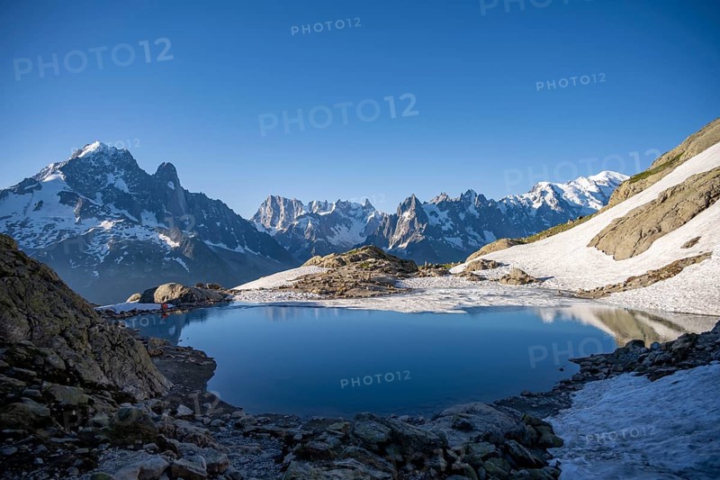Mountain landscape in morning light with Lac Blanc mountain lake, mountain peaks, Aiguille Verte, Grandes Jorasses, Aiguille du Moine, Mont Blanc, Mont Blanc Massif, Chamonix-Mont-Blanc, Haute-Savoie, France