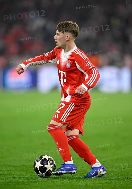 Lennart Karl Bayern Munich FCB (42) Action on the ball Football, Champions League, Allianz Arena, Munich, Bavaria, Germany