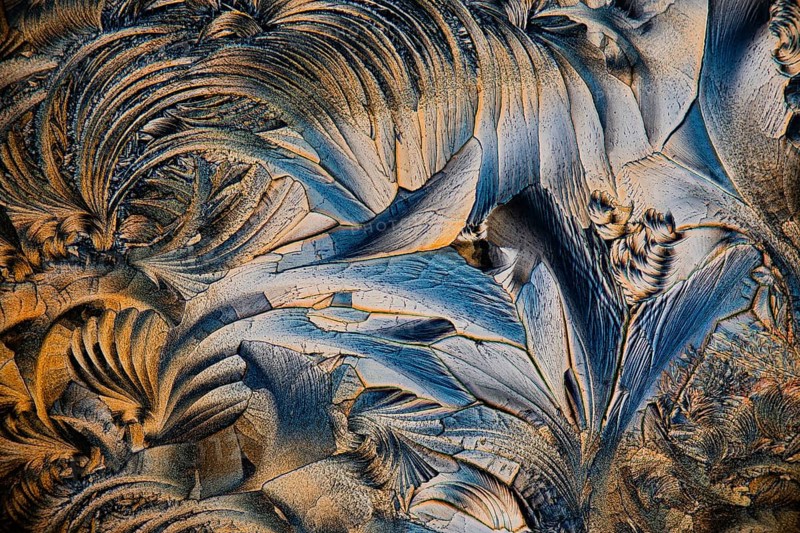 Close-up image showing the intricate, abstract patterns of salicylic acid microcrystals as viewed under a microscope
