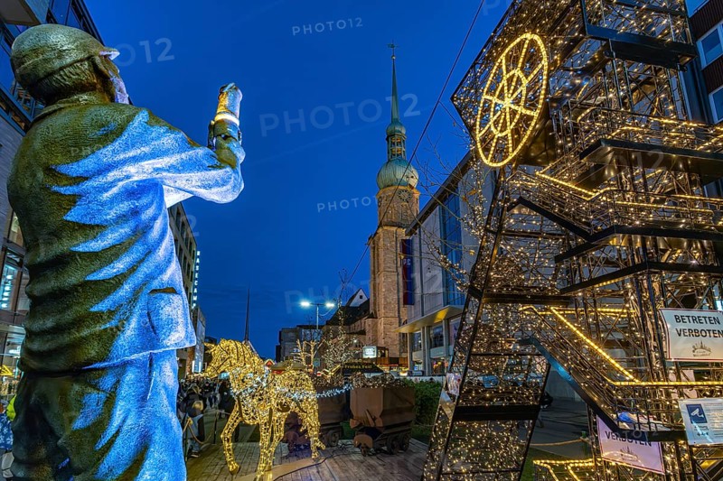 Light installation Förderturm with Bergmann and the Reinoldi Church at Dortmund's Christmas market at dusk, Dortmund, North Rhine-Westphalia, Germany