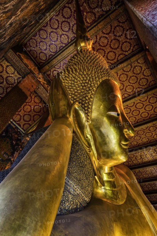 The reclining Buddha in Wat Pho temple, reclining, rest, resting, Buddhism, religion, world religion, sculpture, sculpting, art, statue, culture, believing, faith, peace, Asian, travel, holiday, tourism, representation, palace, tradition, traditional, decoration, decorated, house of prayer, building, attraction, landmark, gilded, gold, holy, pray, meditation, monastery, spirituality, meditate, spiritual, monument, famous, sight, philosophy, architecture, capital, Bangkok, Thailand
