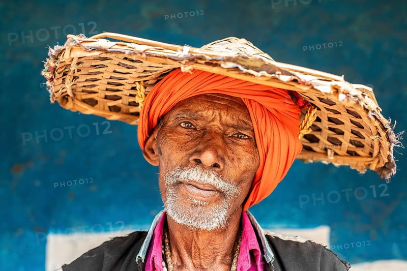 Portrait of a man from the Gond tribe (Chhattisgarh, India)