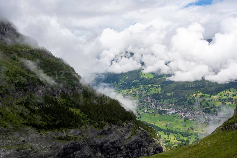 View of the valley to Grindelwald, cloudy mountain landscape, Bernese Alps, Bernese Oberland, Switzerland