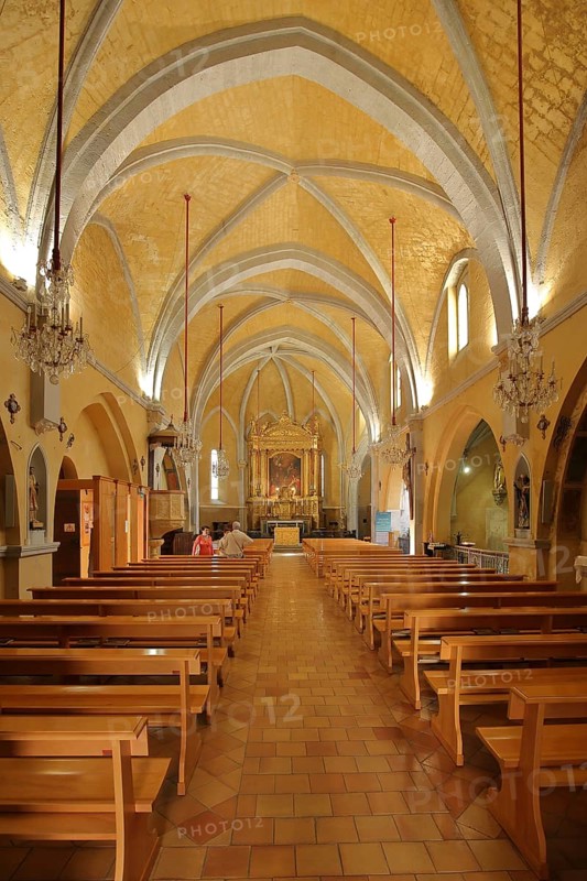 Interior view with chancel and pews of the Saint Michel church, Salon-de-Provence, Bouches-du-Rhône, Provence, France