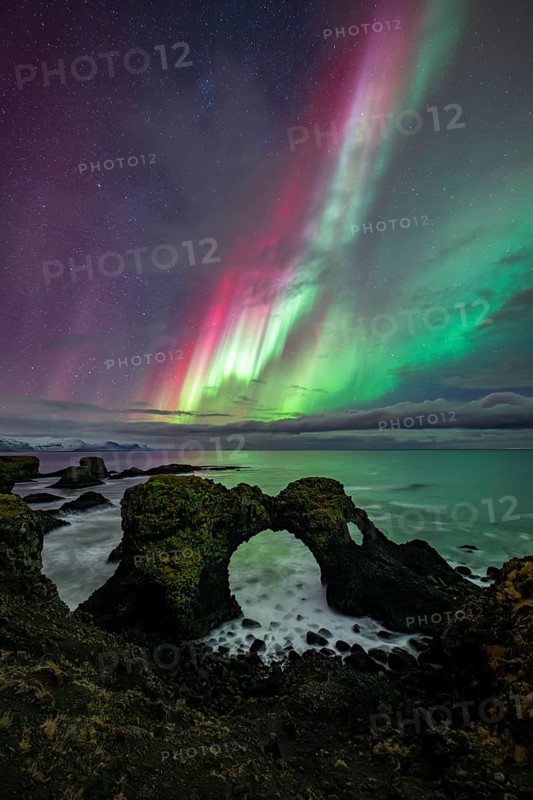 Northern lights over rock structure, coast near Arnarstapi, Snäfellsnes peninsula, Snæfellsnes, West Iceland, Iceland