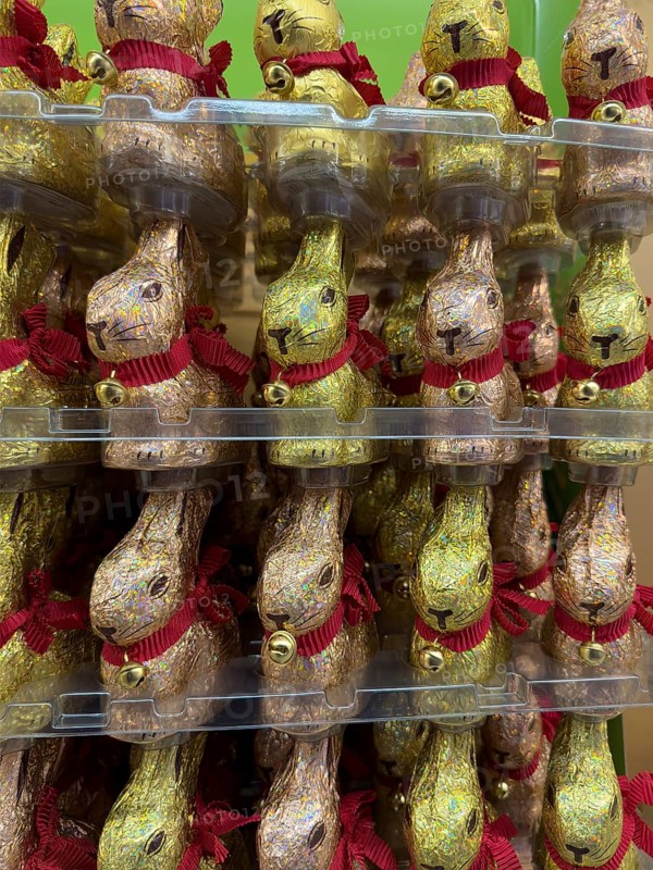 Retail display of chocolate Easter bunnies Easter bunny Easter bunny brand Lindt with chocolate bell wrapped in colorful printed tin foil paper, Germany