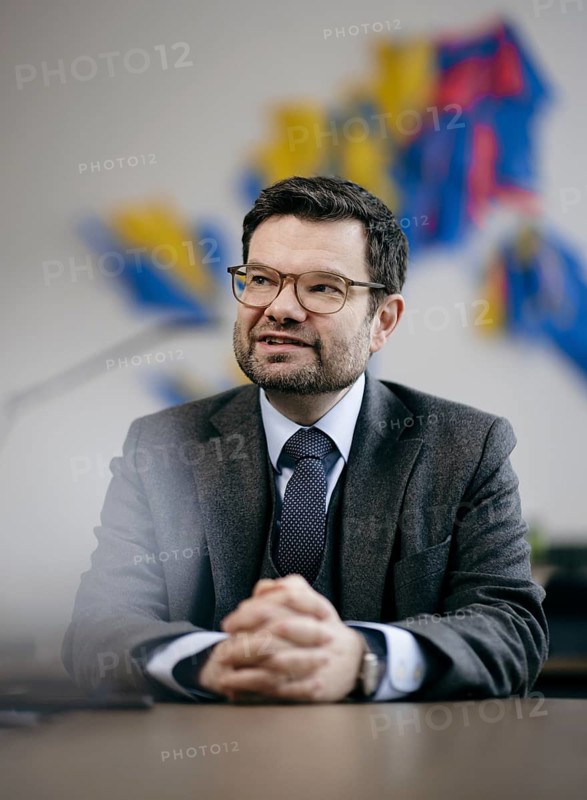 Marco Buschmann (FDP), Bundesminister der Justiz, aufgenommen im Rahmen eines Interview fue NBR in Berlin, 12.12.2023
