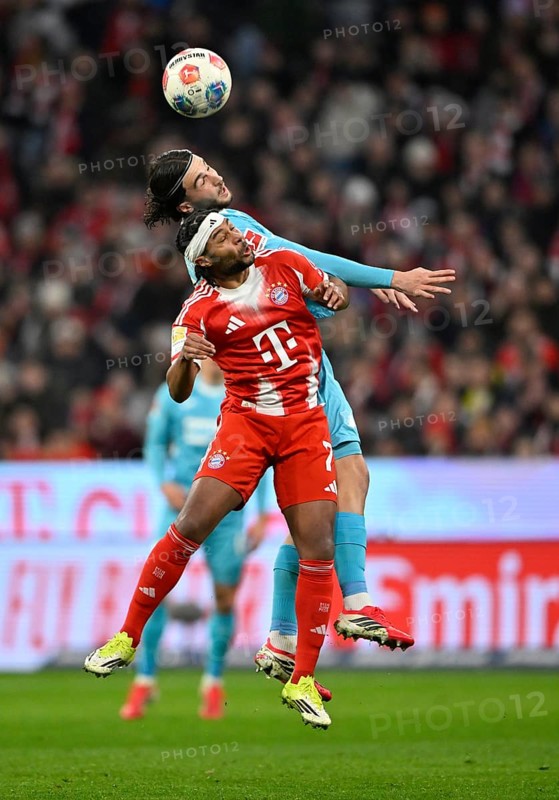 Header duel tackle action Serge Gnabry FC Bayern Munich FCB (07) against Leon Avdullahu TSG 1899 Hoffenheim (07) Soccer Bundesliga, Allianz Arena, Munich, Bavaria, Germany