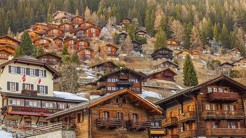 Old farmhouses in the historic town center, modern chalets built back into the hillside, Grimentz, Val d'Anniviers, Valais Alps, Canton of Valais, Switzerland