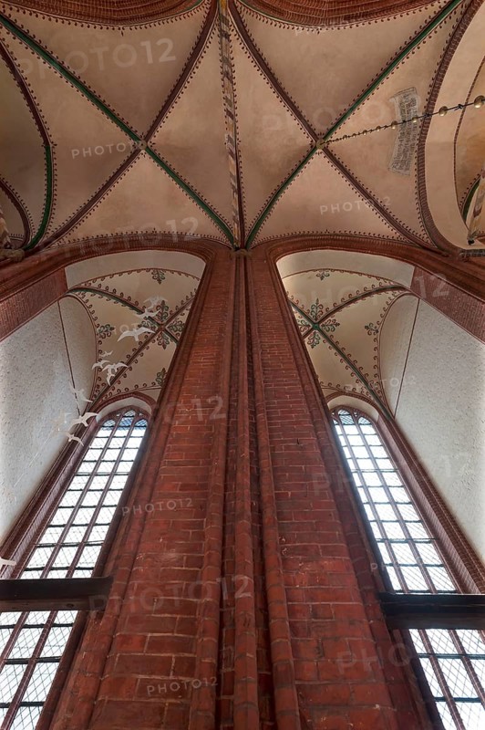 Pillars and ceiling vault of St Nicholas' Church, late Gothic brick building, built between 1381 and 1487, Wismar, Mecklenburg-Western Pomerania, Germany