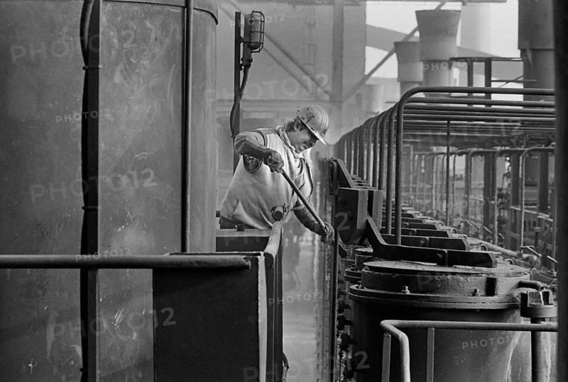 Essen, DEU, 16.11.85 - Workers at the Zollverein coking plant, The coking plant was discontinued in 1993. Together with Zollverein Colliery, the former coking plant was declared a World Heritage Site by UNESCO in 2001, Essen, Germany