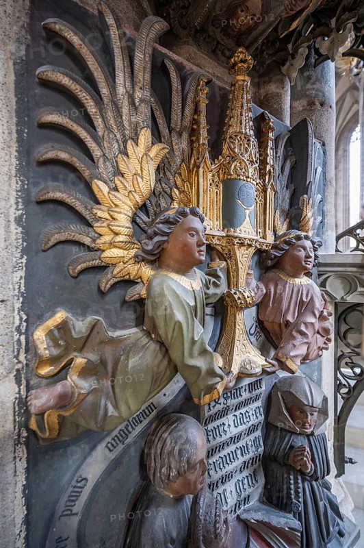 Donor figures with inscription plaque on the sacrament house in the late Gothic hall church of St George, Dinkelsbühl, Bavaria, Germany