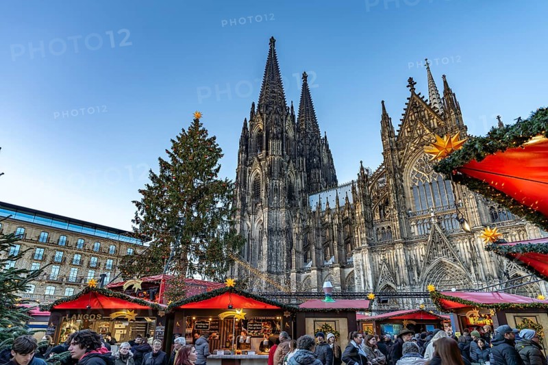 Christmas market at Cologne Cathedral in Cologne, North Rhine-Westphalia, Germany
