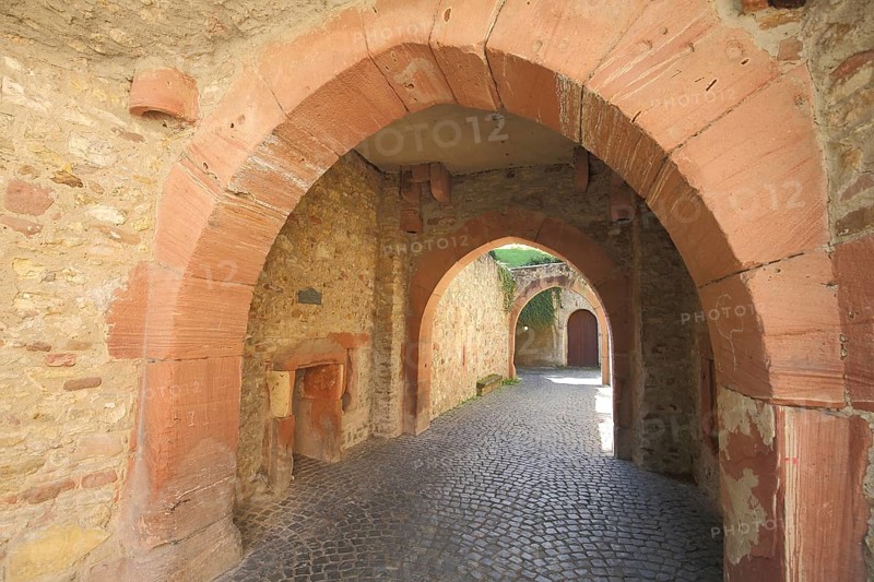 Archways and entrance to the historic fortress, passageway, city fortifications, Rüsselsheim, Hesse, Germany