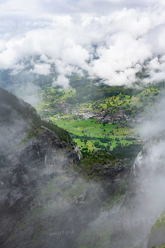 View of the valley to Grindelwald, cloudy mountain landscape, Bernese Alps, Bernese Oberland, Switzerland