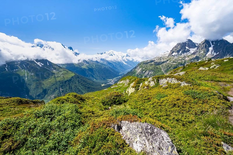 Mountain panorama with glaciated mountain peaks, Aiguille Verte with Aiguille du Midi and Mont Blanc, hiking to Aiguillette des Posettes, Chamonix, Haute-Savoie, France