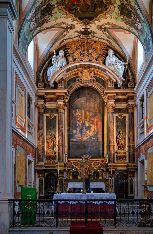 Interior view, choir area, altar, church Igreja Paroquial do Castelo de São Jorge, Lisbon, Portugal