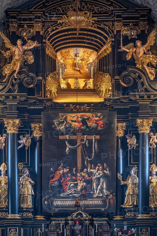 High altar with Lenten cloth, painted by Paul Honecke in 1626, baroque collegiate church, built 1651-1687, Klostergasse 7, Wilten, Innsbruck, Austria