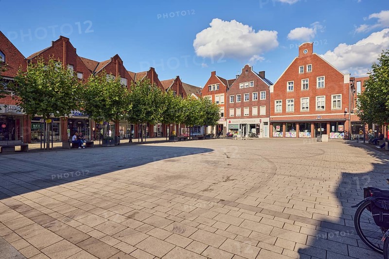 Pedestrian zone, brick buildings, historic residential buildings and commercial buildings, façade with windows and gables, shops, drugstore, dm-drogerie markt GmbH, square made of paving tiles, blue sky, cumulus clouds, square Markt, Lüdinghausen, Münsterland, Coesfeld district, North Rhine-Westphalia, Germany