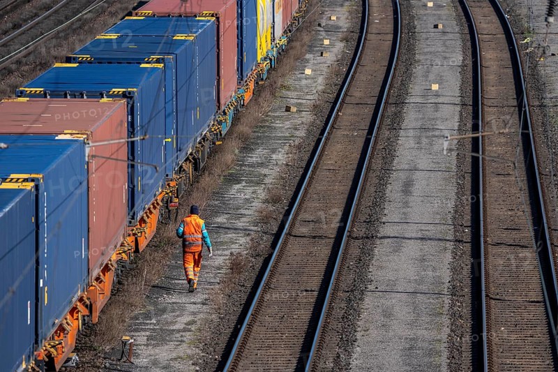 Container trains in the freight yard, so-called installation tracks in Duisburg-Rheinhausen, freight trains are parked here for a short time in front of continuing their journey, either to the trimodal terminal in Logport Duisburg or from there to distant destinations, such as China, as part of the new Silk Road, North Rhine-Westphalia, Germany