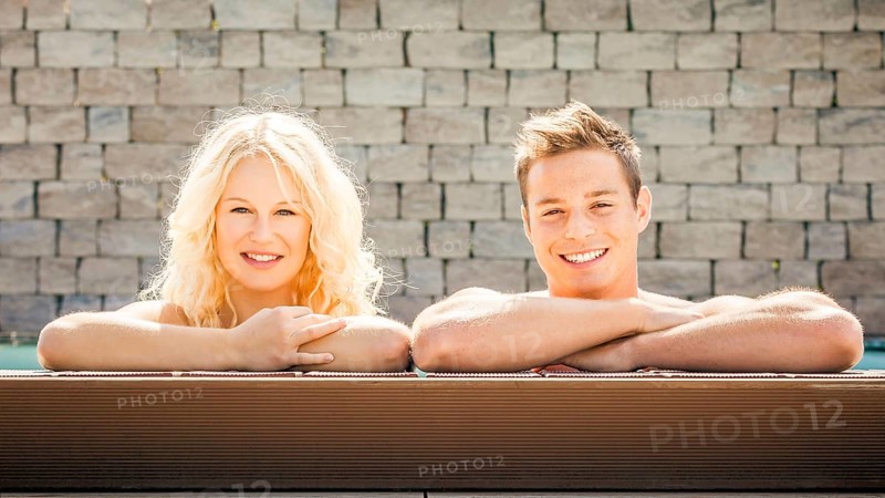 A young good-looking couple relaxing at the edge of a swimming pool, man, woman, 30, 35, years, swimming, swimming, relaxing, Bavaria, Federal Republic of Germany