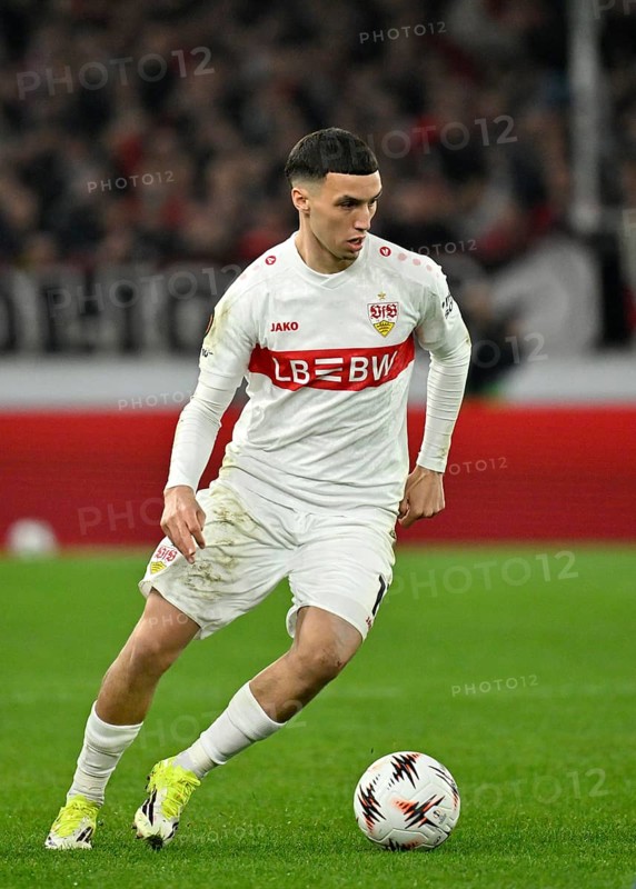 Bilal El Khannouss VfB Stuttgart (11) Action on the ball Football Europa League, MHPArena, MHP Arena Stuttgart, Baden-Württemberg, Germany