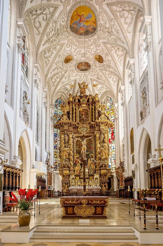 Choir, chancel with high altar of the parish church of the Assumption of the Virgin Mary, Baroque, Old Town, Landsberg am Lech, Upper Bavaria, Bavaria, Germany