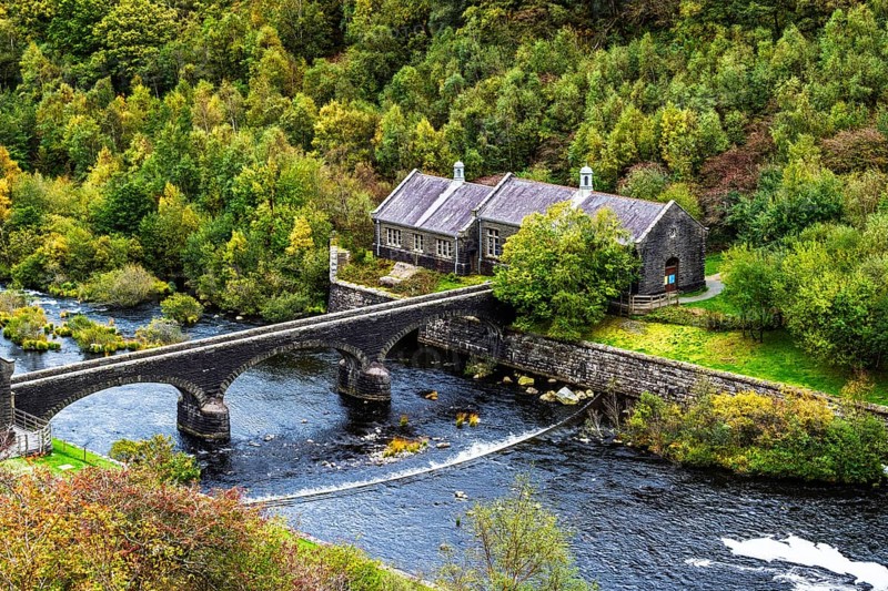 Caban Coch Dam, Elan Valley, Caban-Coch Reservoir, Rhayader, Wales, UK