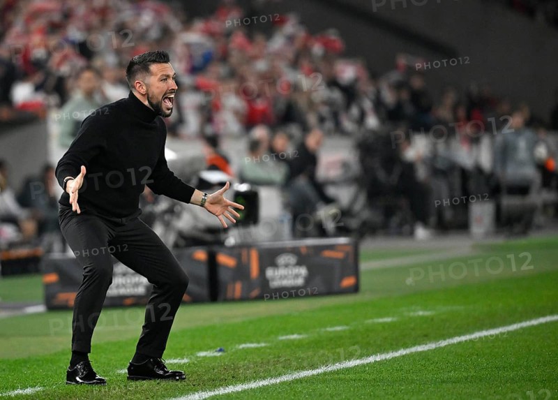 Coach coach Francesco Farioli FC Porto on the sidelines gesture gesture soccer Europa League, MHPArena, MHP Arena Stuttgart, Baden-Württemberg, Germany