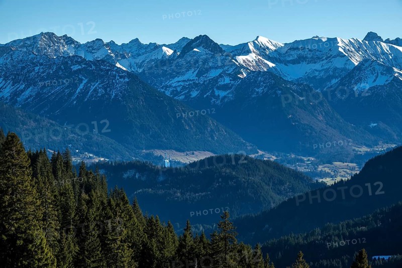 View from the high-altitude hiking trail from Bolsterlanger Horn to Riedberger Horn, snow-capped mountains of the Allgäu Alps, Bolsterlang, Oberstdorf, Oberallgäu, Allgäu, Bavaria, Germany