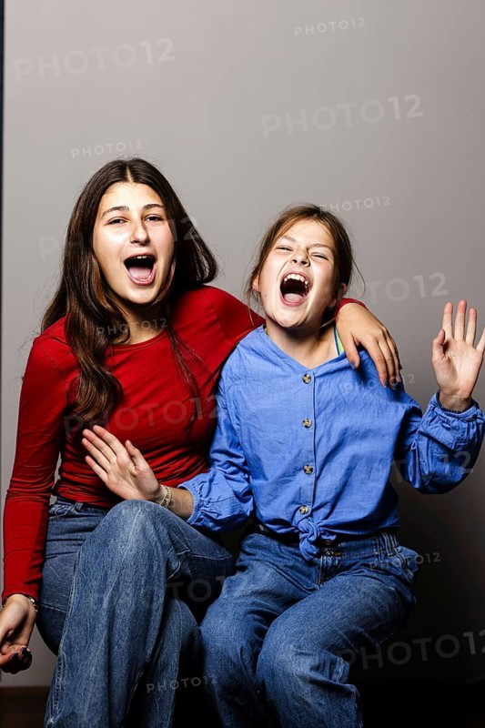Girls, 8 and 13 years old, show their emotions, Bonn, 04.10.2023